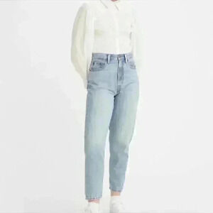 Levi’s new with back tag high waisted taper leg light wash jeans in size 26